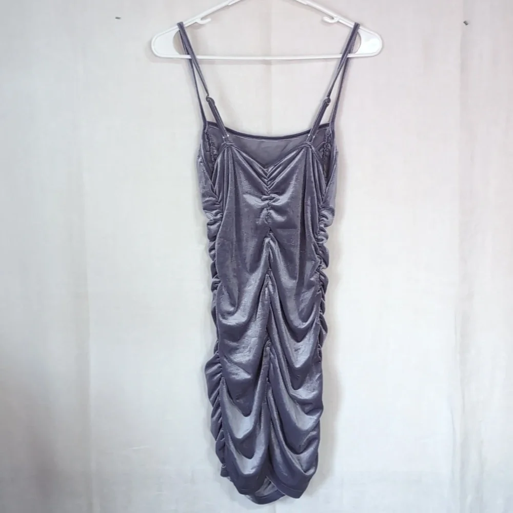 Forever 21 Silver Blue Velvet Ruched Bodycon Dress Size Medium New with Tag - Picture 4 of 6